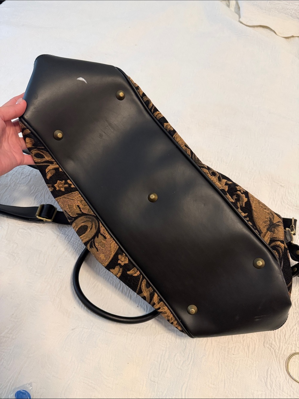 Black and gold tapestry duffle overnight bag - Picture 4 of 10